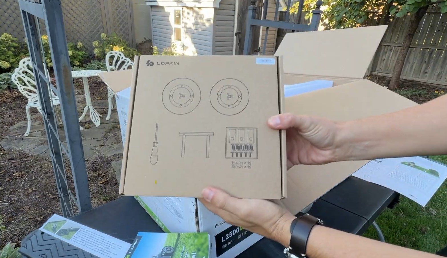 Lopkin accessory box showing two spare cutting discs, a screwdriver, a tool and 15 blades with 15 screws